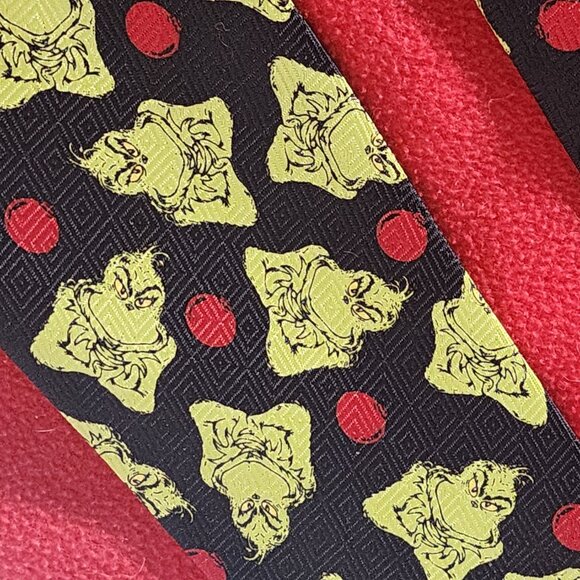 Dr. Seuss Brand Black Poly Green Grinch Crossing Arms and Red Bulbs Holiday Tie - Picture 16 of 16